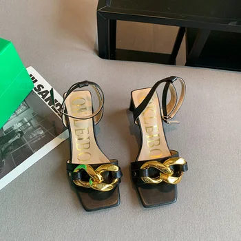 2021 Moterys Vasarą Metalo Grandinės Sandalai Atidaryti Tne Saldainiai Spalvos New Roman Stiliaus Storio Aukšti Kulniukai Čiurnos Dirželis Elegantiškas Batai Siurbliai