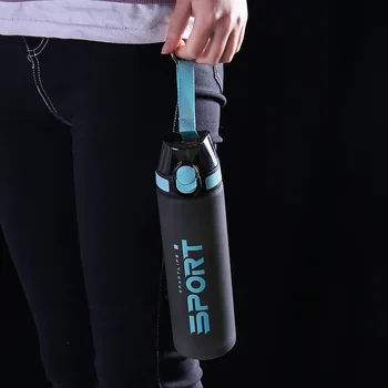 550ml/750ml Aukštos Kokybės Plastikinis Vandens Butelis Su Šiaudų Nešiojamų Gimnastikos Fitneso Sporto Shaker Gėrimų Butelių Eco-Friendly