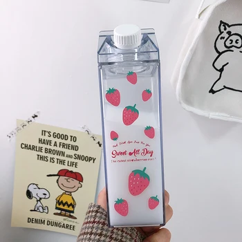 Plastikinis vandens butelis pieno pakelis sulčių puodelio braškių skaidrus pieno taurės plastikinių pieno dėžutės vandens taurė cartoon puikus